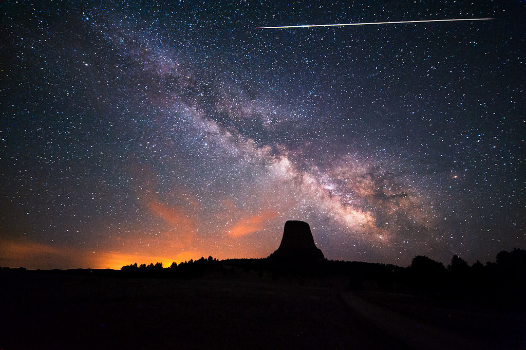 An Eta Aquariid meteor over the Devil's Tower in Wyoming (credit: David Kingham)