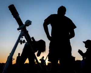 How to Look Through a Telescope - Cosmic Pursuits